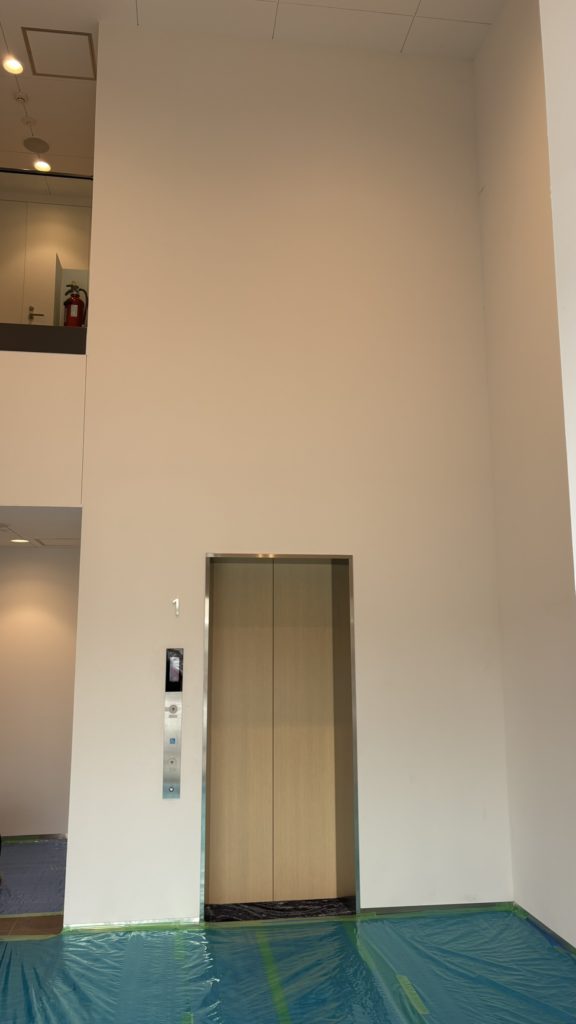 むつうらベルーガ歯科/エレベーターホール壁画/KUREHO WALLART