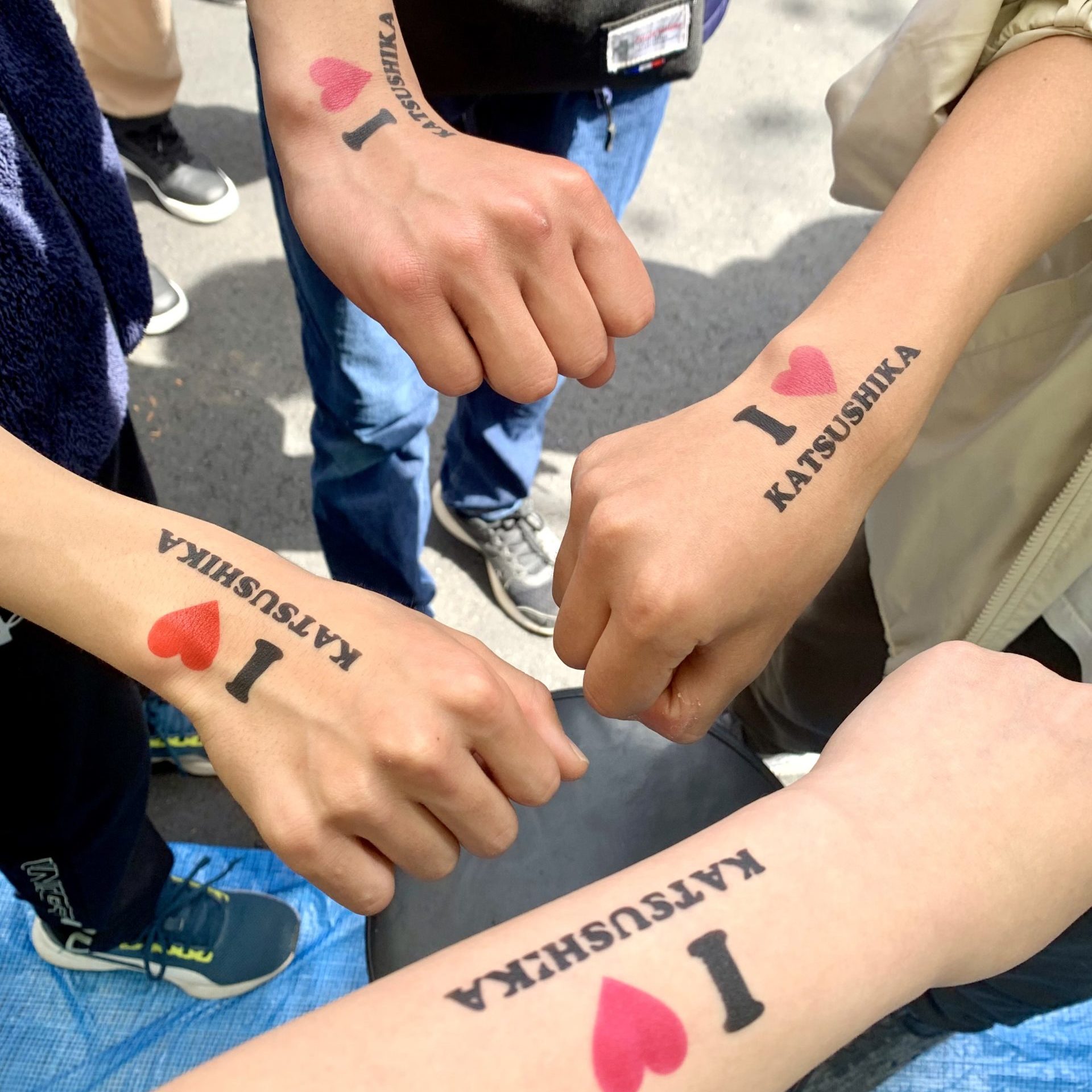  TATTOO-STYLE BODY PAINT